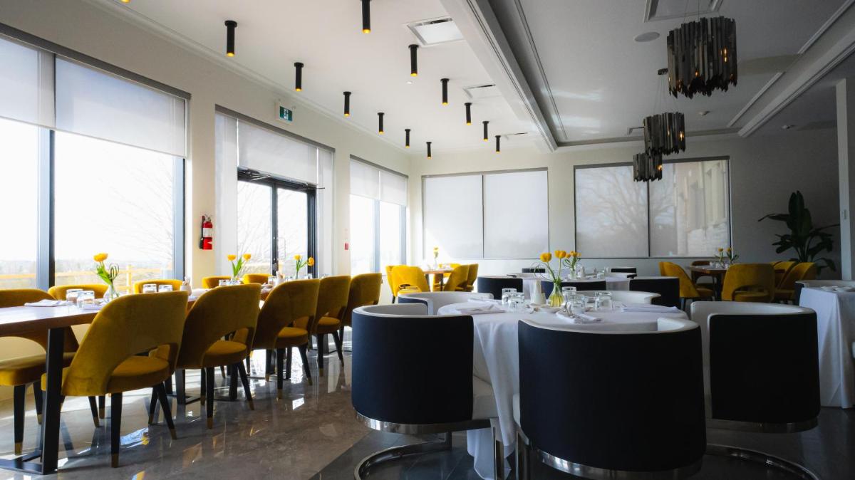Mount Alverno Luxury Resorts - Housity