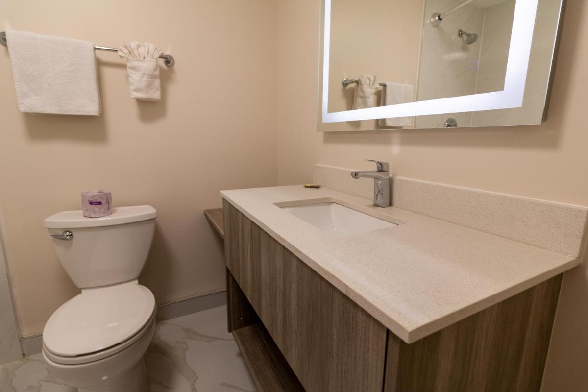 Borden Inn and Suites - Housity