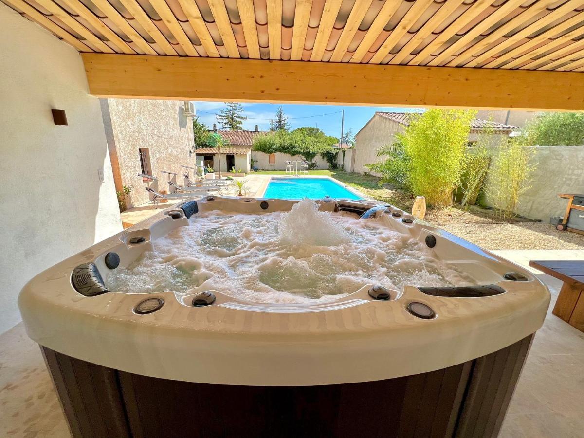 Studio avec jacuzzi et piscine - Housity