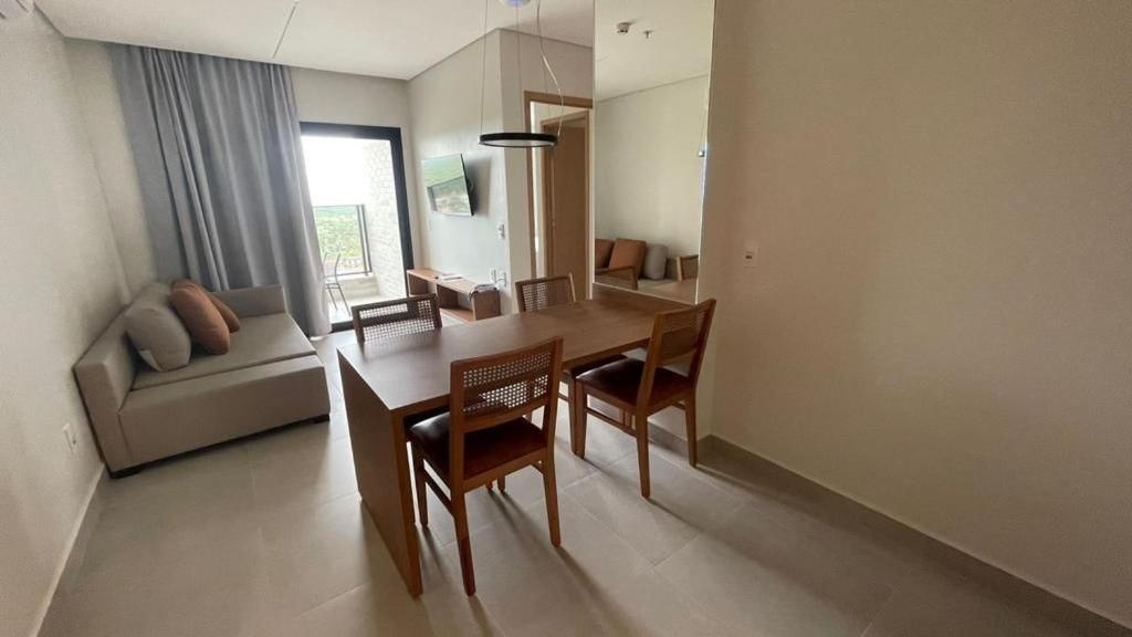 Belíssimo Apartamento no Salinas Premium Resort - Housity