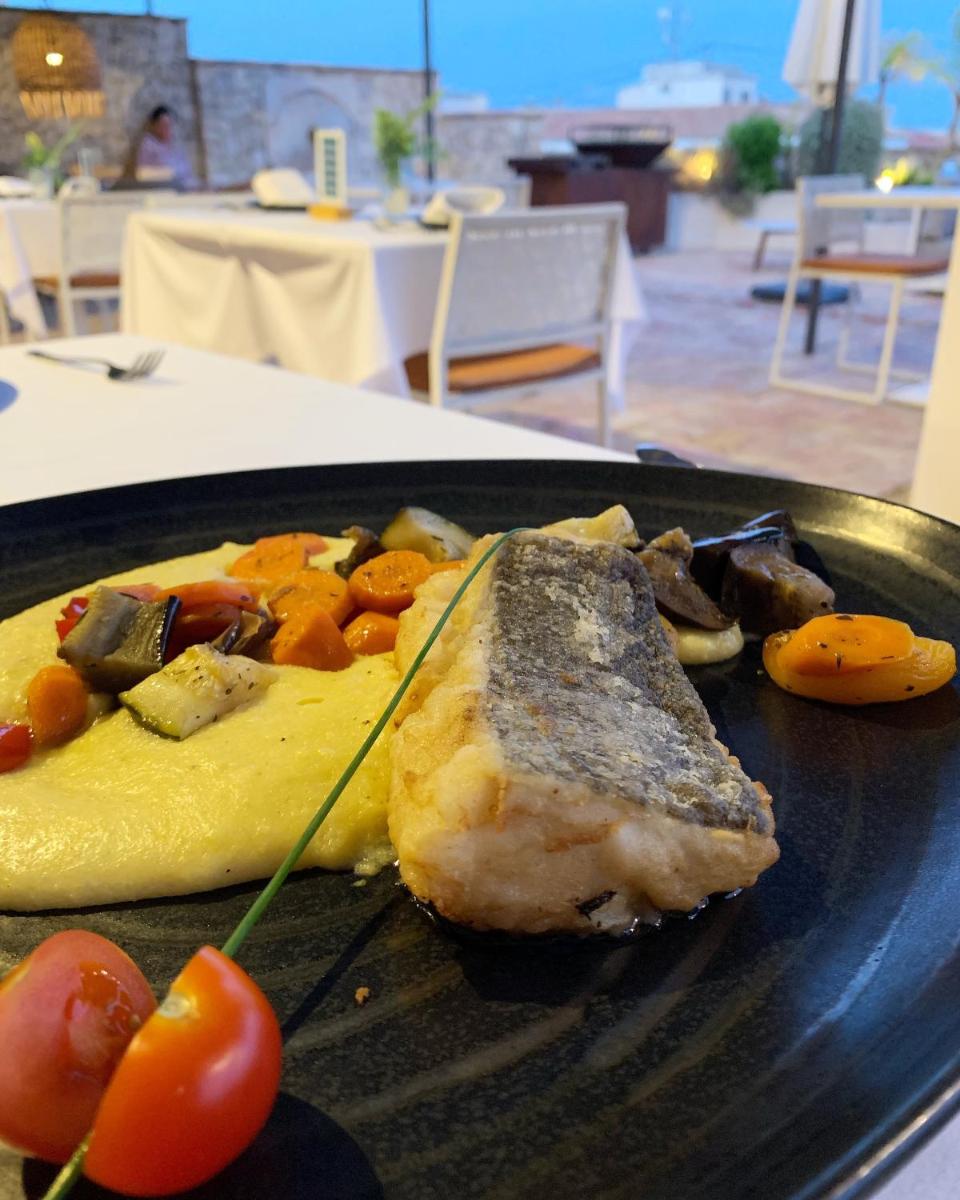Comida en o cerca de este hotel