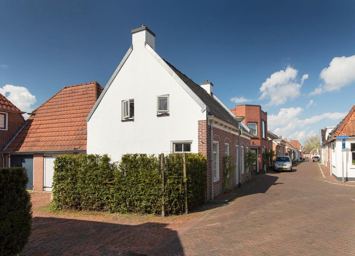 Karakteristiek huis in centrum Winsum met nieuwe badkamer - Housity