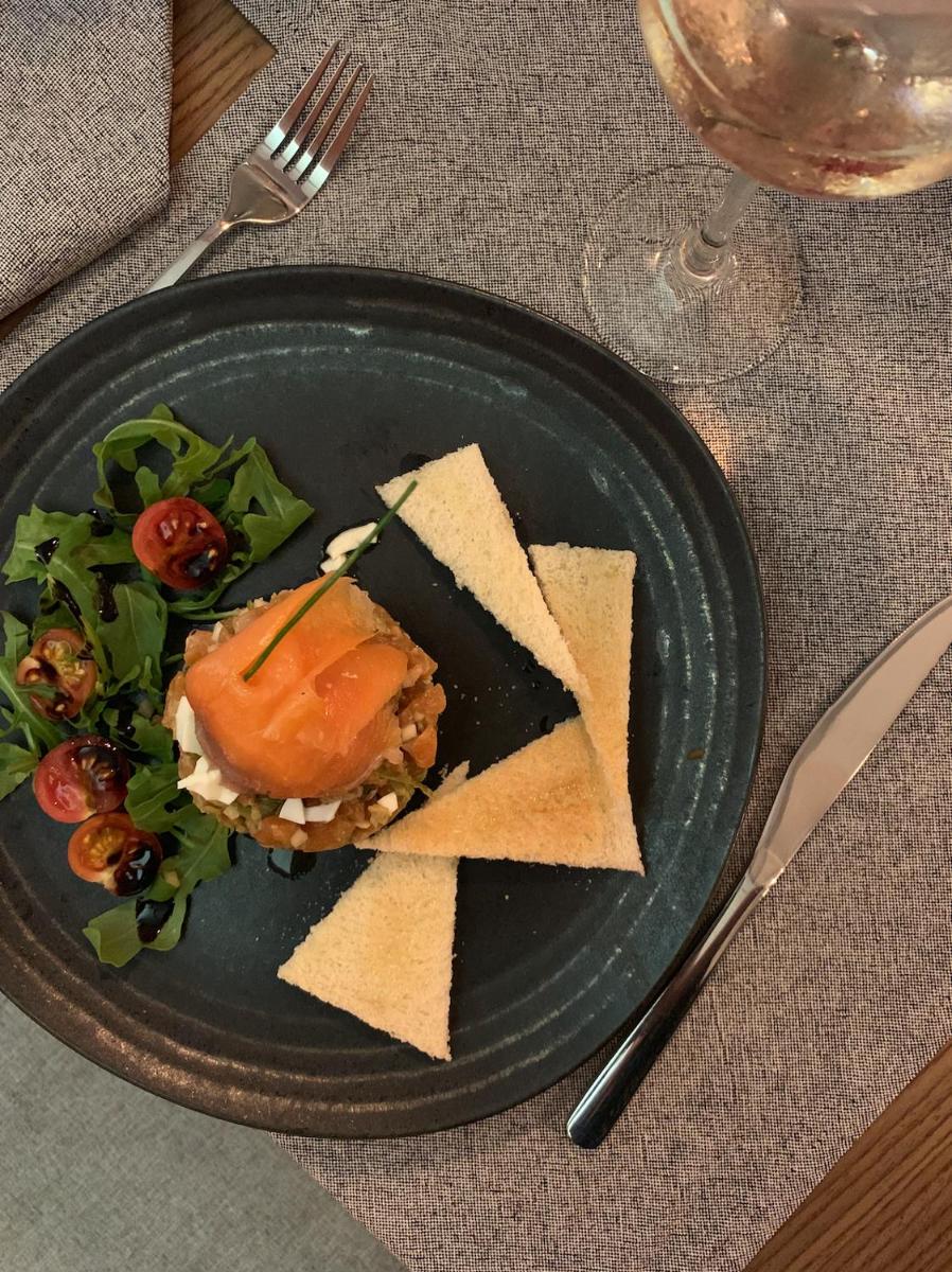 Comida en o cerca de este hotel