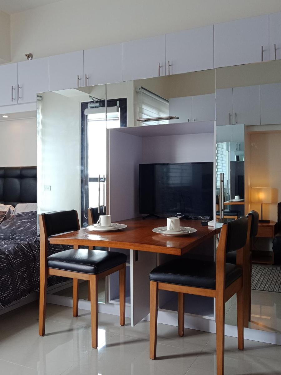 Suitetrails - Mabolo Garden Flat A6 with free Rooftop Pool