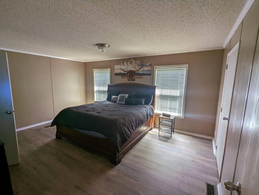4 Bedroom Rural Home w/ all the Goodies! - Housity