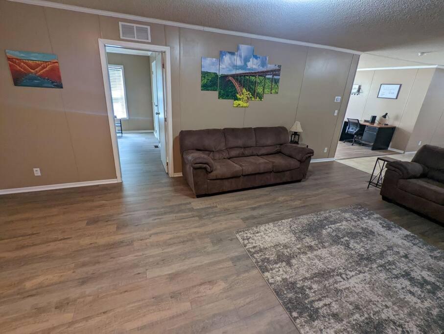 4 Bedroom Rural Home w/ all the Goodies! - Housity