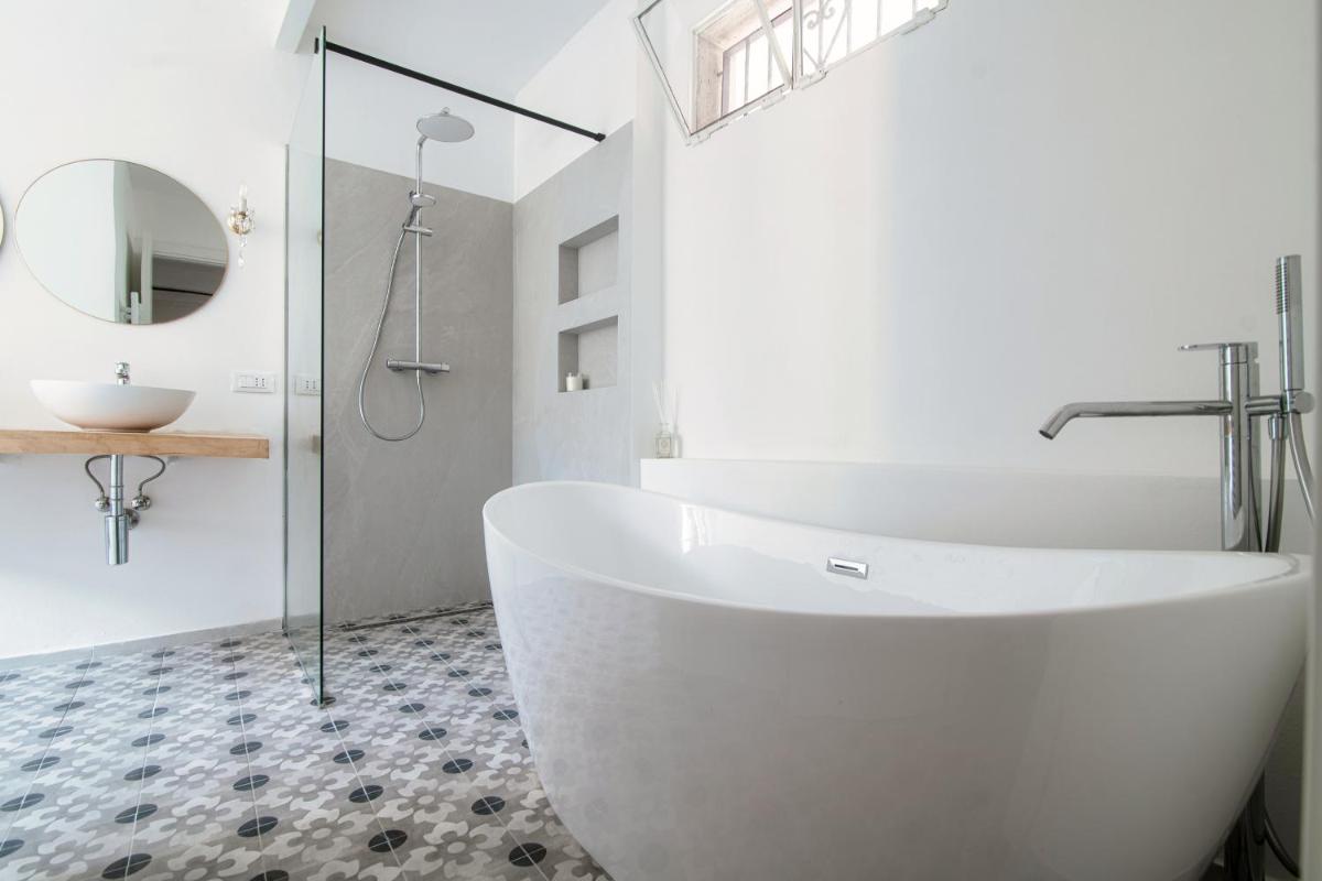 Silvia Como House - The House Of Travelers - Housity