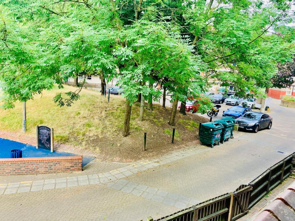 Stunning 3 Bedroom Flat In Stockwell - Housity