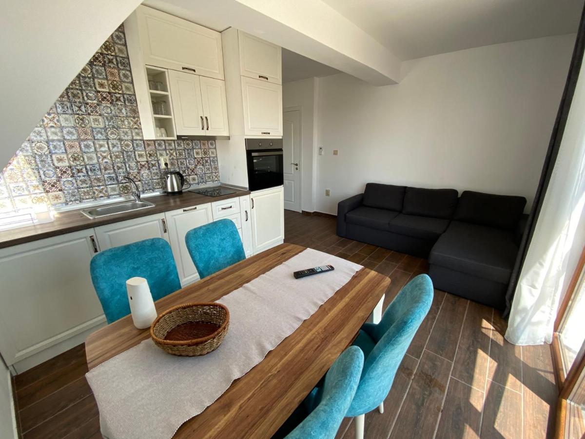 Villa Aqua Family Hotel - Housity