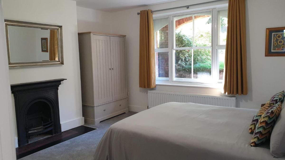 Beautiful Garden Apartment in Leafy St Leonards 5 Mins to Beach - Housity