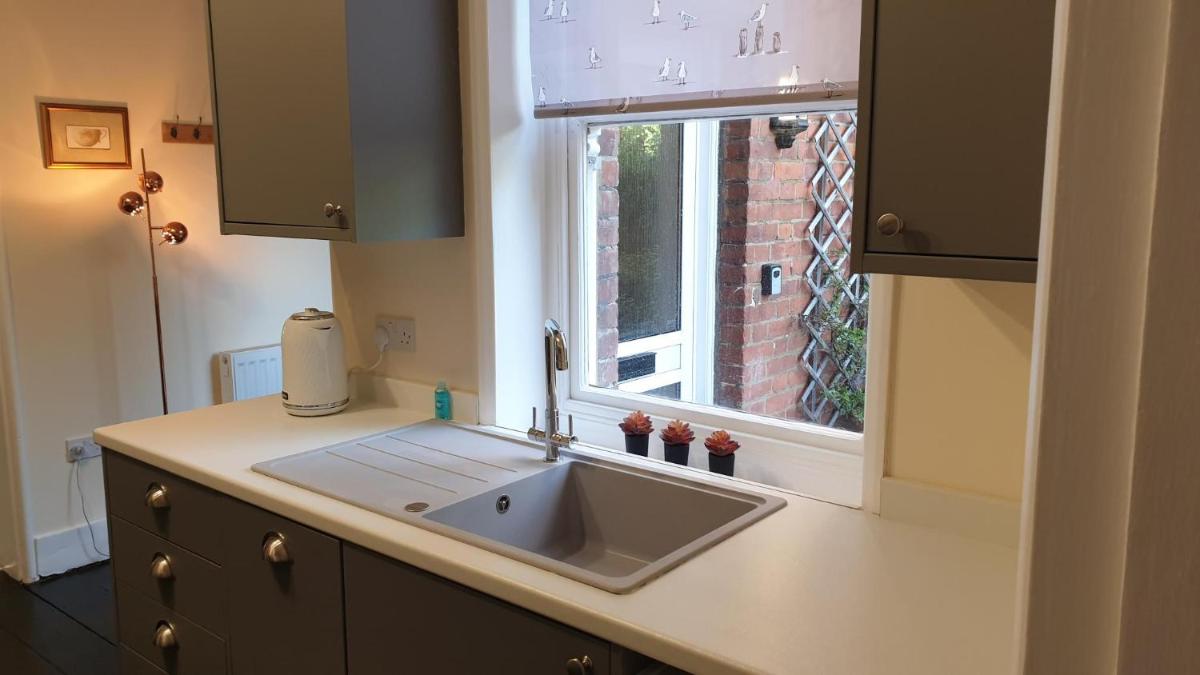 Beautiful Garden Apartment in Leafy St Leonards 5 Mins to Beach - Housity