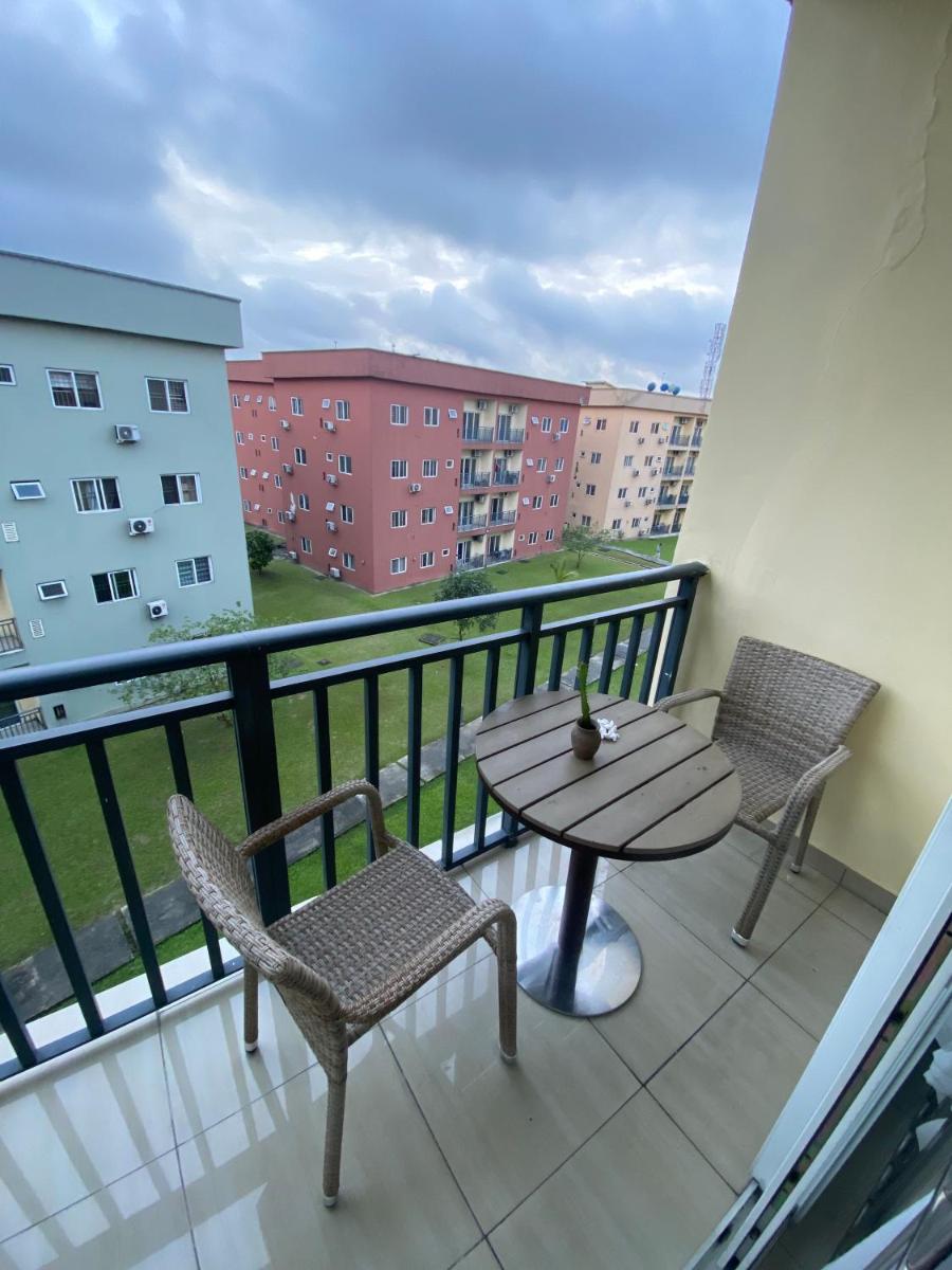 Suitetrails - Lovely 3 bedroom serviced apartment at Golf Estate