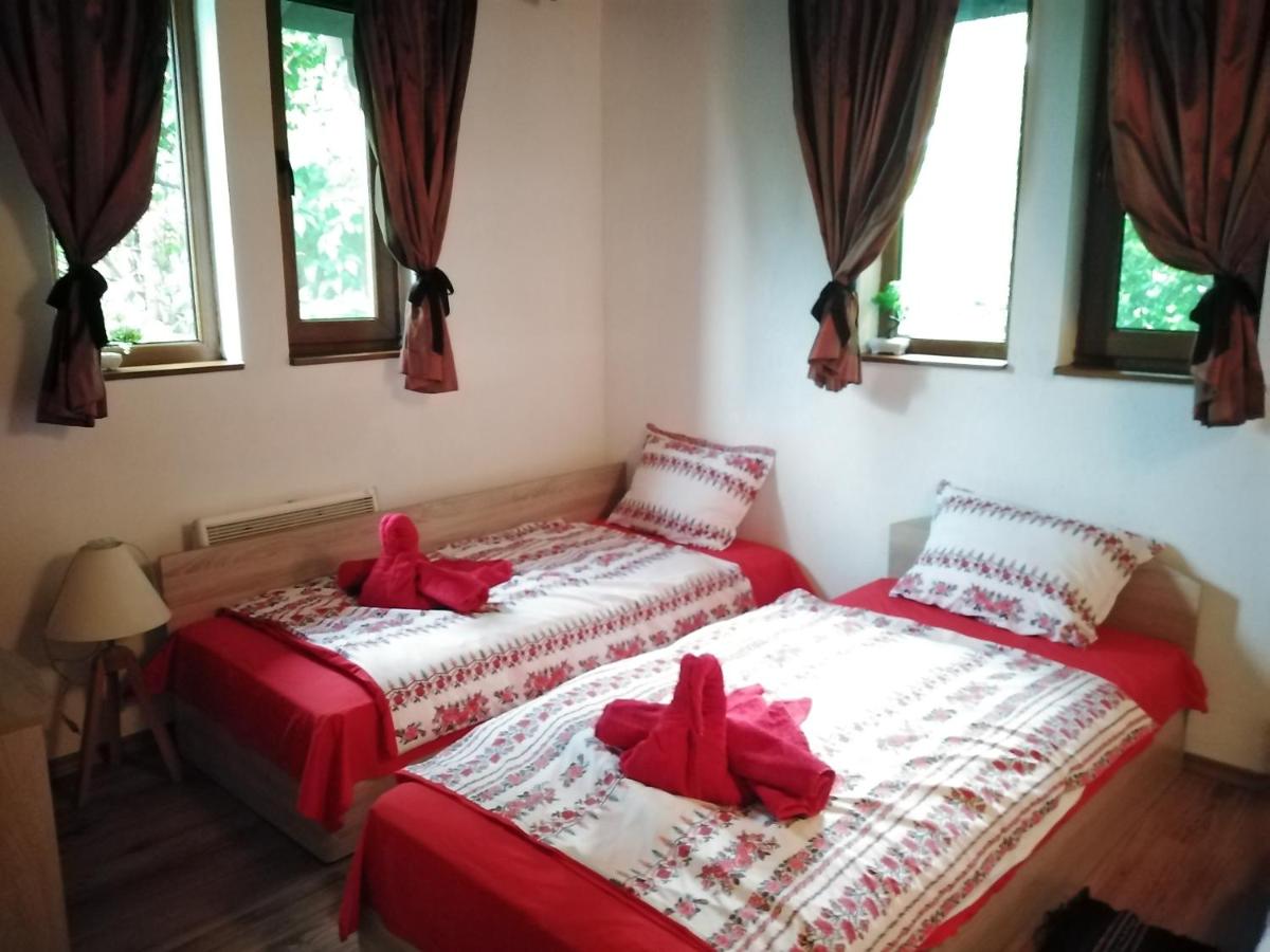 Къща за гости УЮТ с. Жеравна - Housity