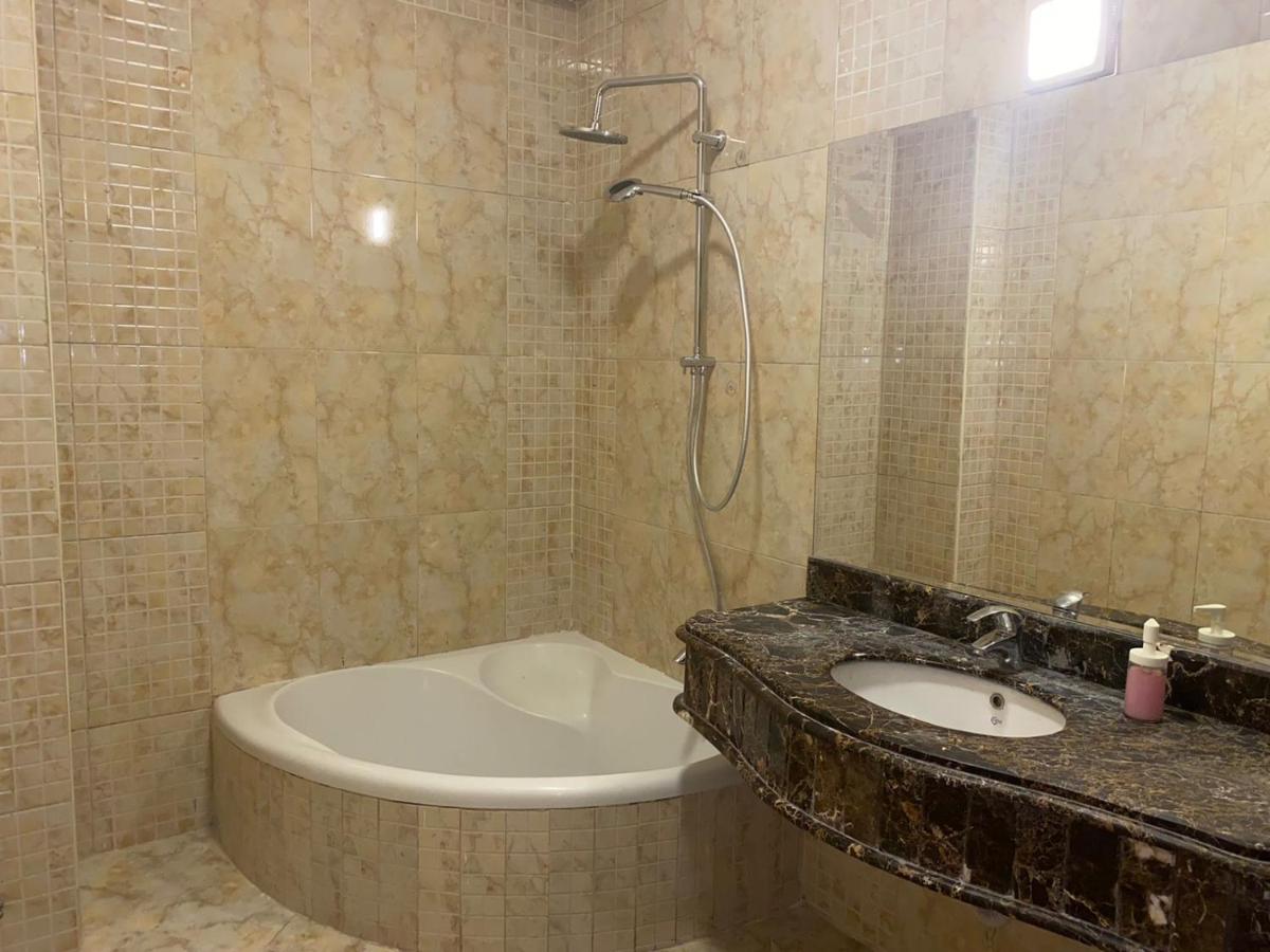 Suitetrails - 3 Room Apartment at Fifth Settlement with Hot Tub