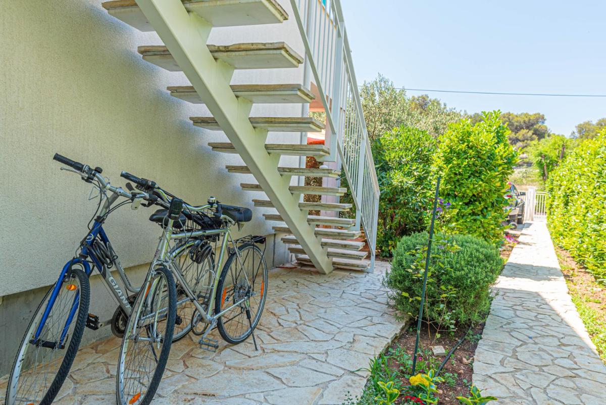 Apartments Villa Tribunj - Housity