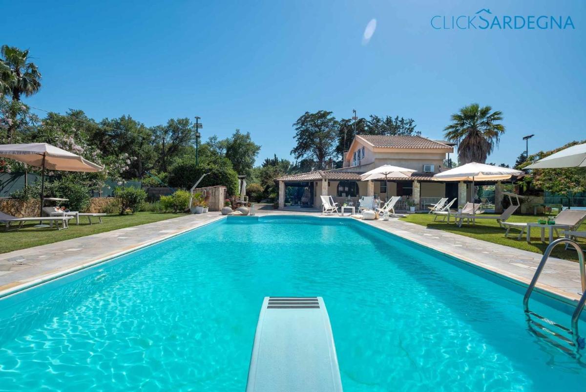 Villa Sporting with tennis court, swimming pool, football field near the beaches - Housity