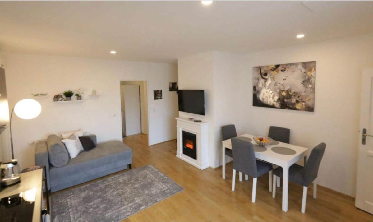 Sunny & cozy Penthouse with Balcony DG5 - Housity