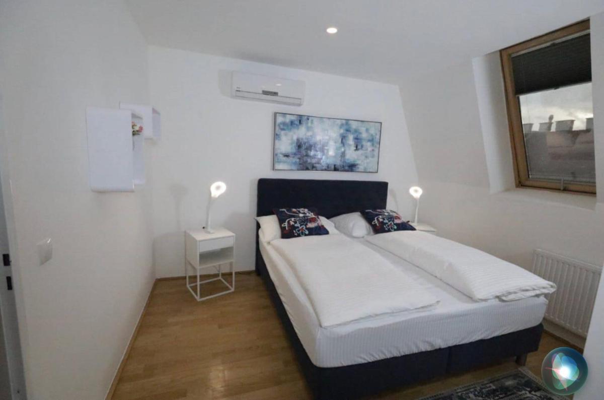 Sunny & cozy Penthouse with Balcony DG5 - Housity