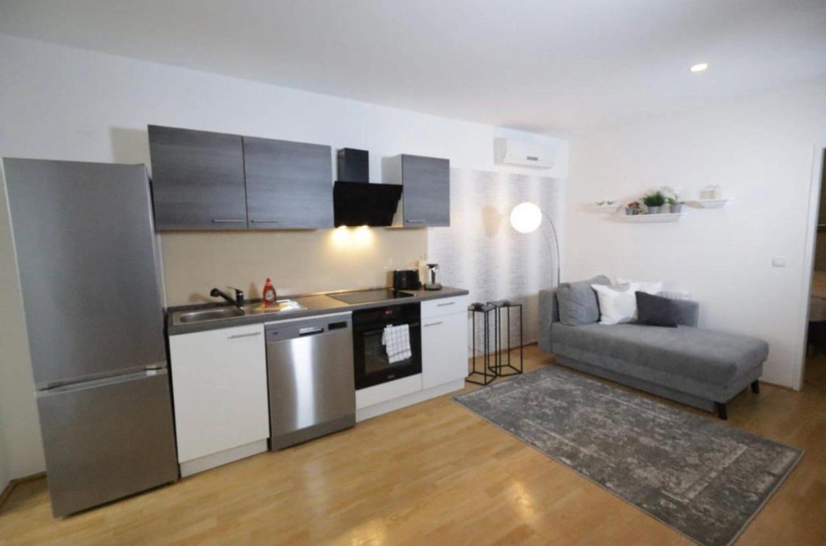 Sunny & cozy Penthouse with Balcony DG5 - Housity