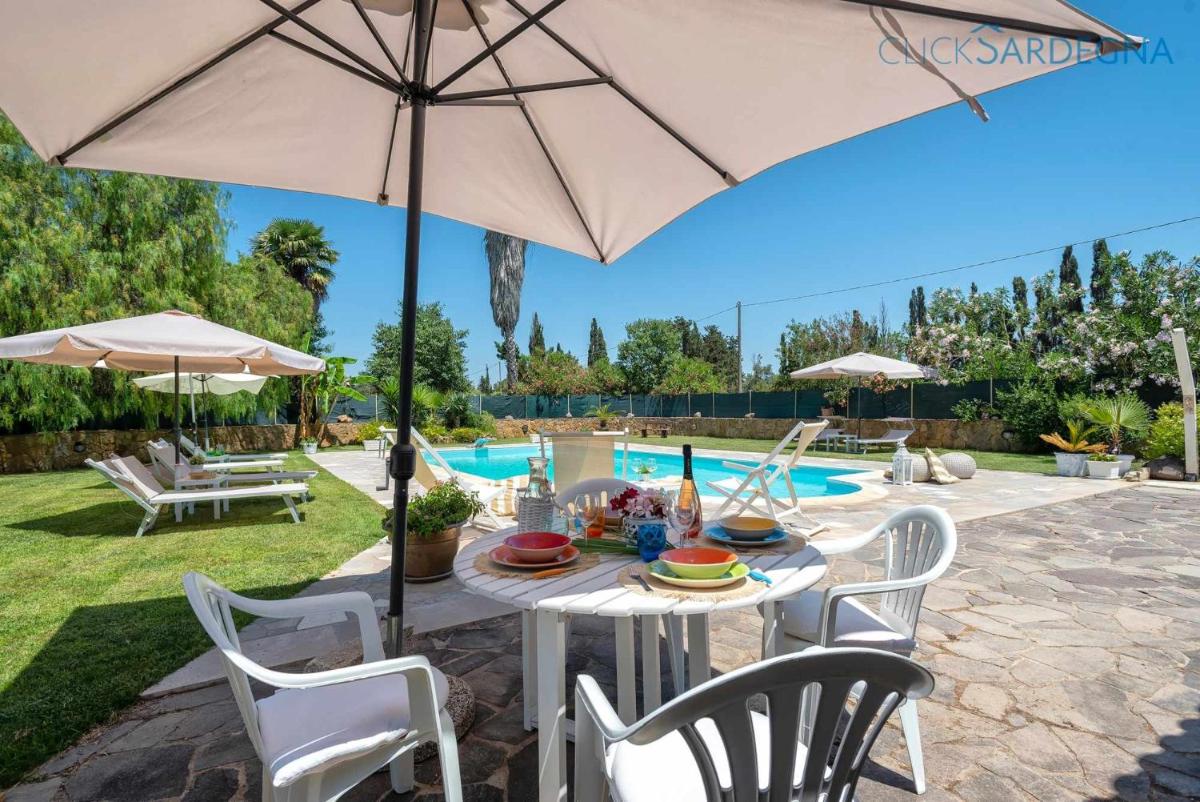 Villa Sporting with tennis court, swimming pool, football field near the beaches - Housity