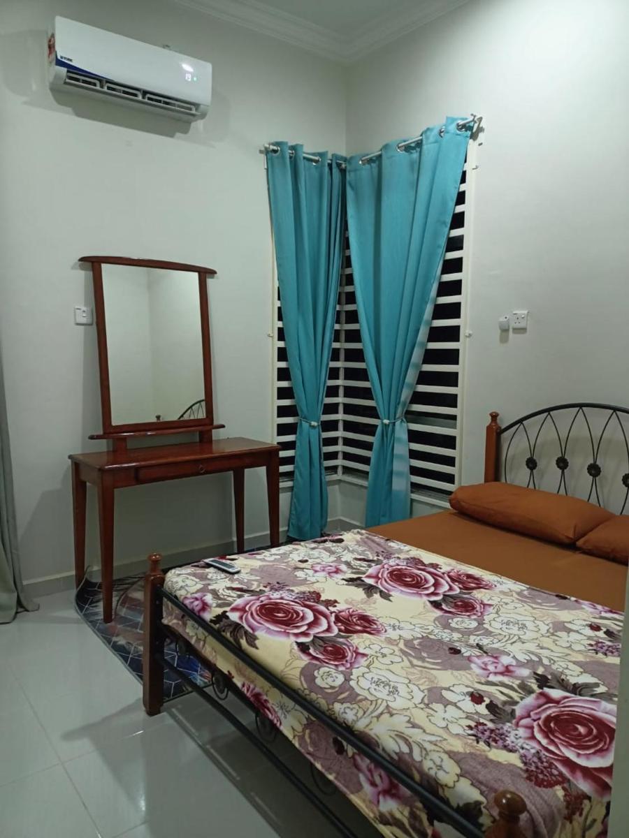 Mok Moon Homestay Nearby Beach Pantai Kelulut - Marang - Housity