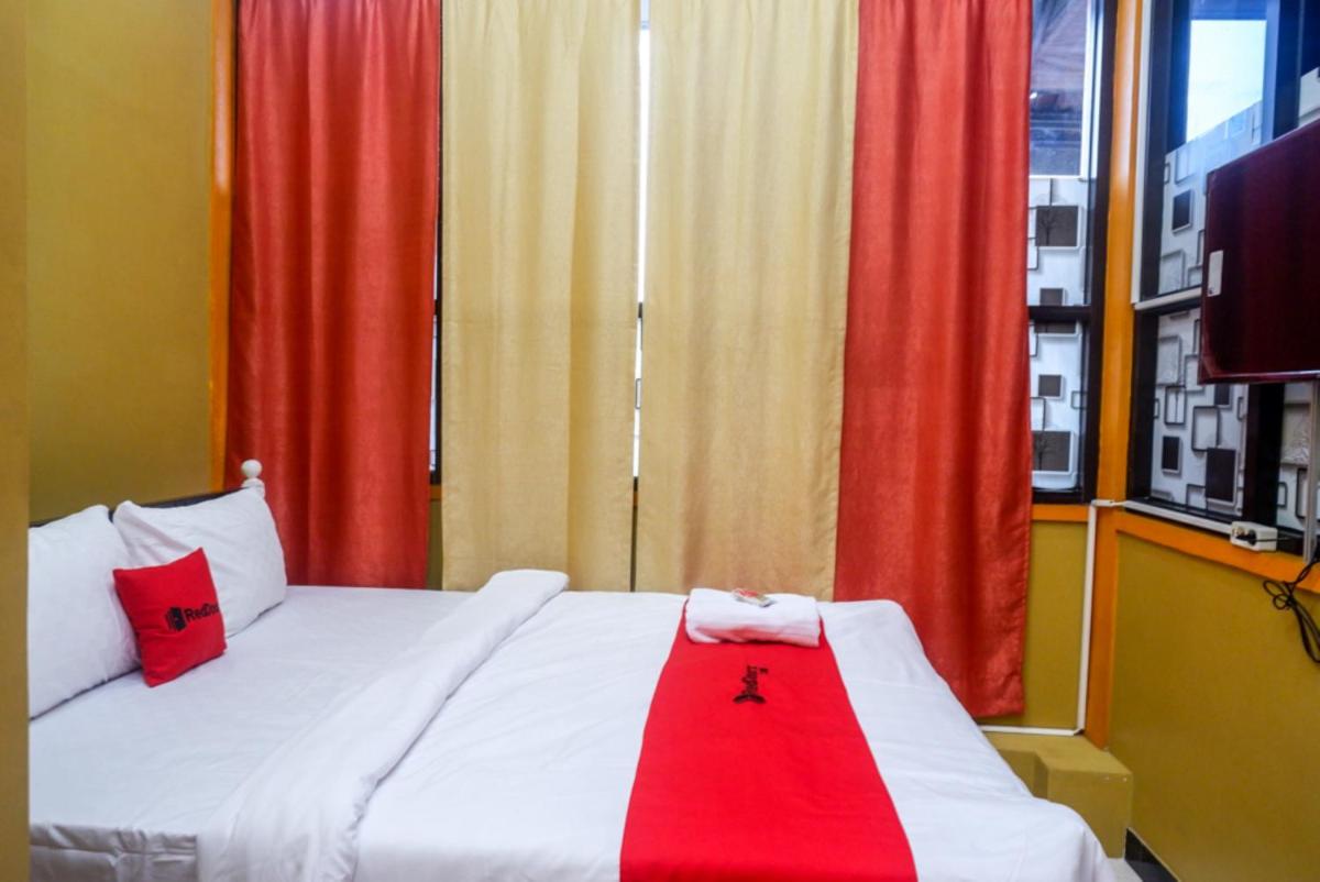RedDoorz Syariah near Exit Toll Ngemplak Solo - Housity