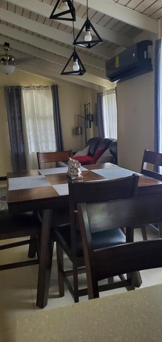 Hillside Sunrise, 2 Bed 2 Bath in Gated Community, close to beach, food, clubs & shopping Free Parking, Free Wi-Fi - Housity