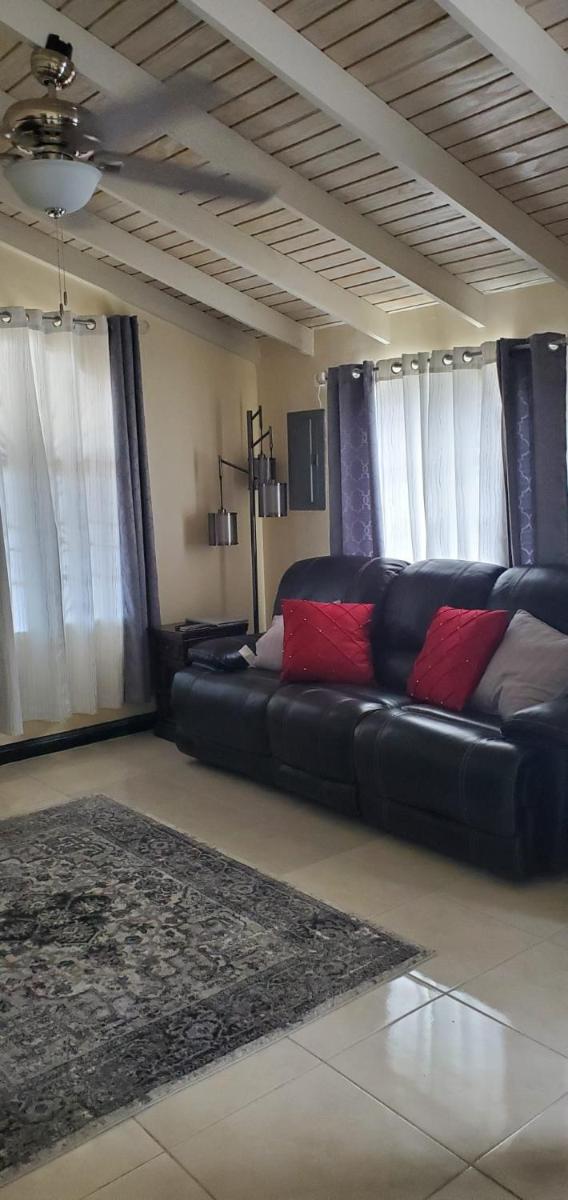 Hillside Sunrise, 2 Bed 2 Bath in Gated Community, close to beach, food, clubs & shopping Free Parking, Free Wi-Fi - Housity