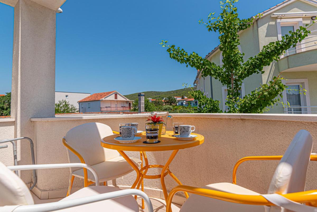 Apartments Villa Tribunj - Housity