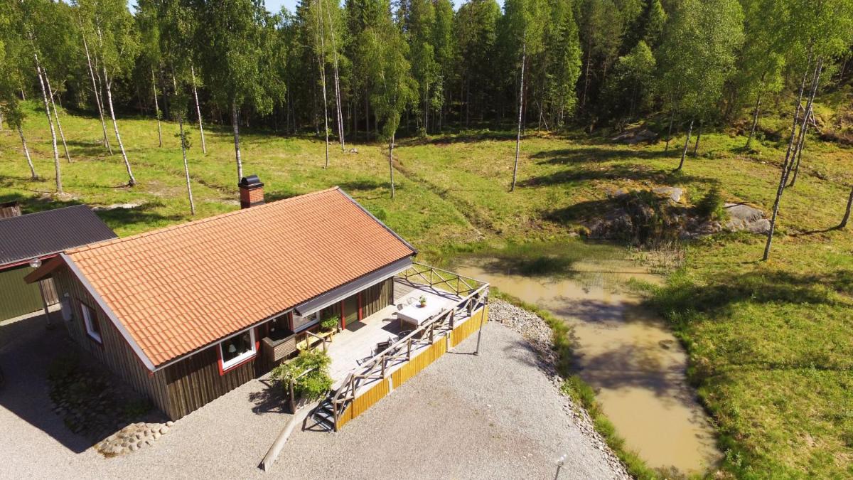 Cozy cottage in Arjang near the lake and untouched nature - Housity