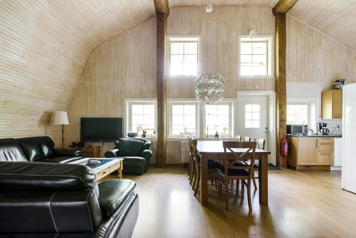 Large holiday house with lake view of Bolmen - Housity