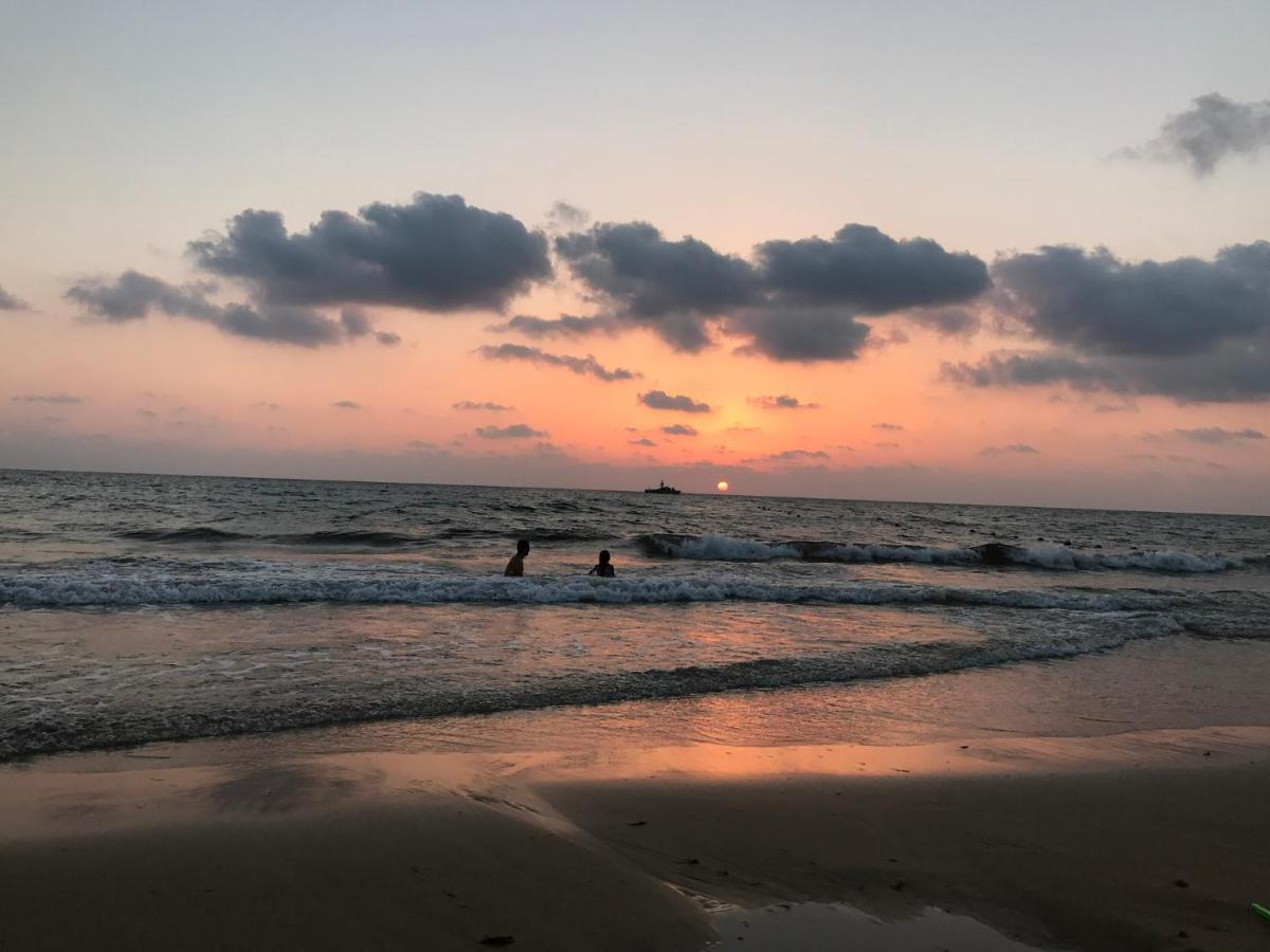 מול הים הכחול - Housity
