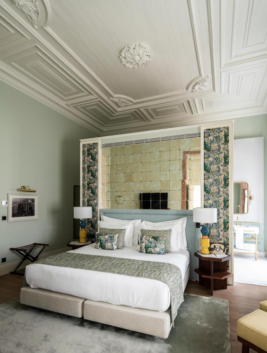 Uma cama ou camas num quarto em Palácio Ludovice Wine Experience Hotel