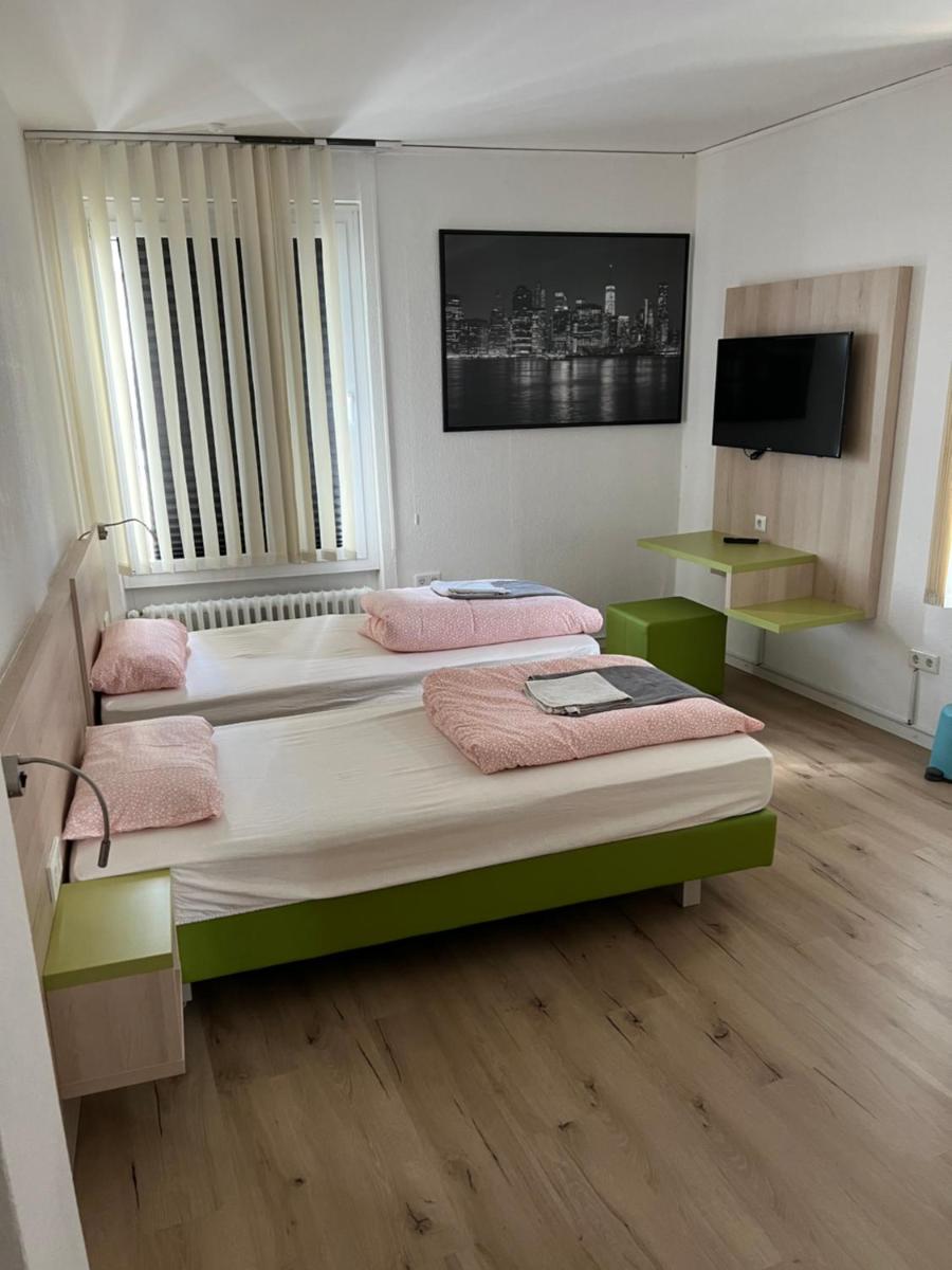 Waffel Cafe HOSTEL Monteurwohnung Ferienwohnung - Housity