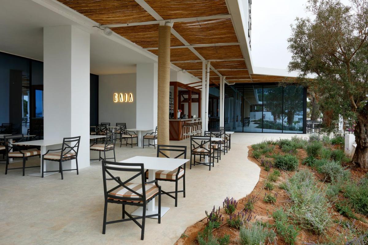 Un restaurante o sitio para comer en TRS Ibiza Hotel - Adults Only