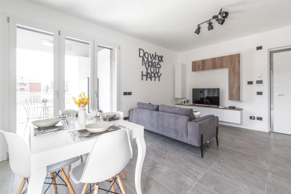 Modern APT with Terrace and Parking! - Housity