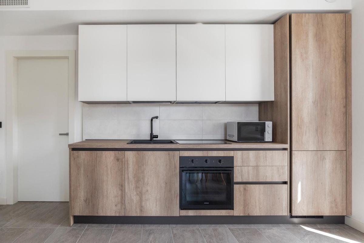 Modern APT with Terrace and Parking! - Housity