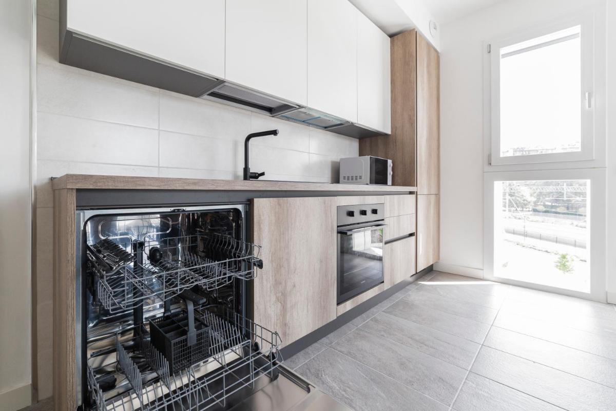 Modern APT with Terrace and Parking! - Housity