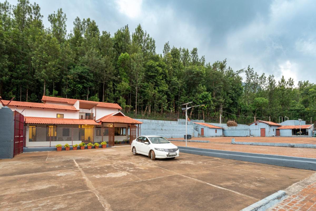 Clover, 1br amidst coffee plantation by Roamhome - Housity