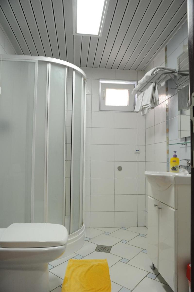 Apartment and Rooms In Club - Housity