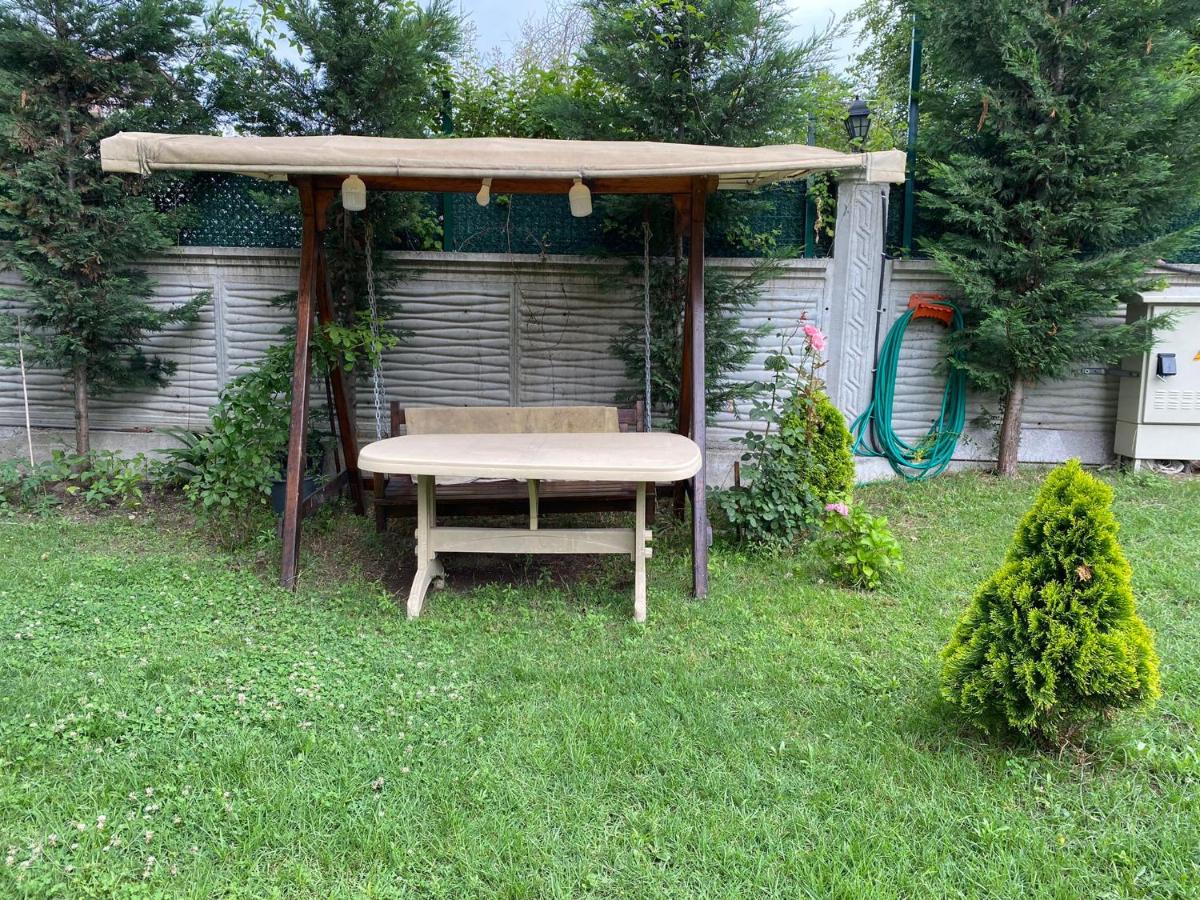 House with Shared Pool near Lake in Sapanca - Housity