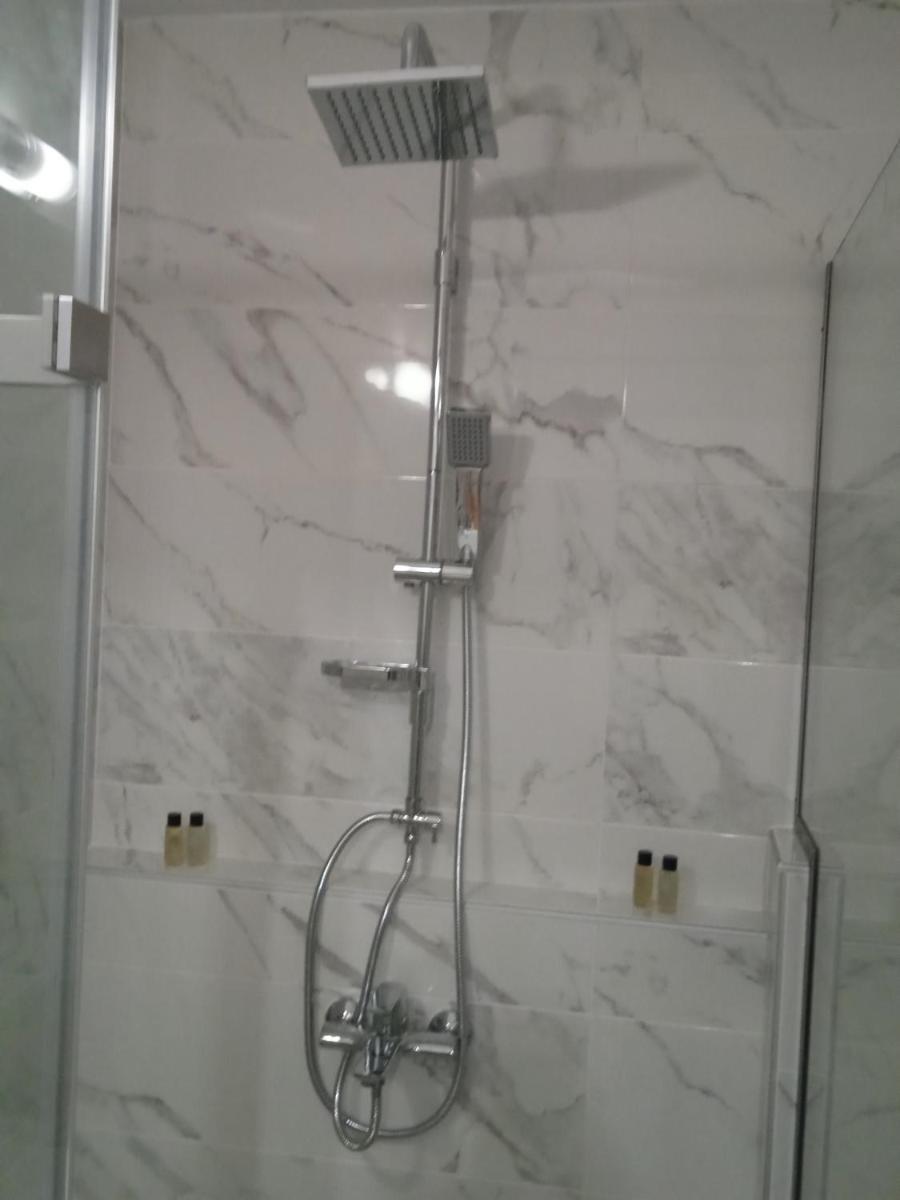 George & Dimitra's House - Housity