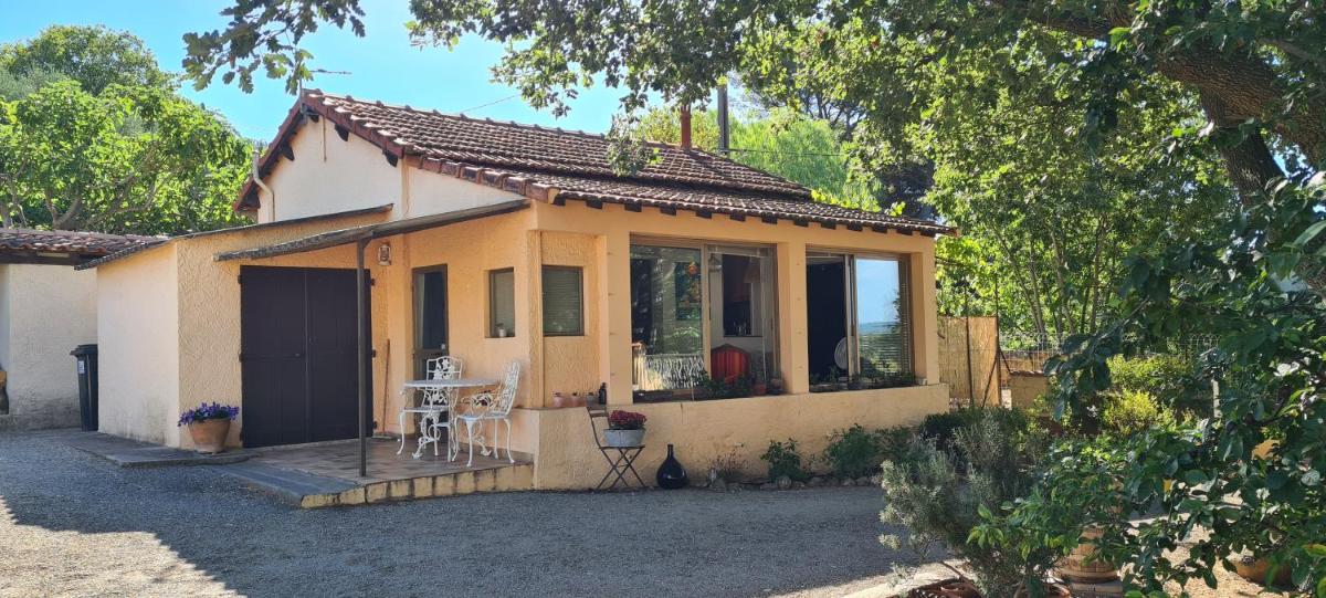Charmante maisonnette sur les hauteurs d'Ollioules - Housity