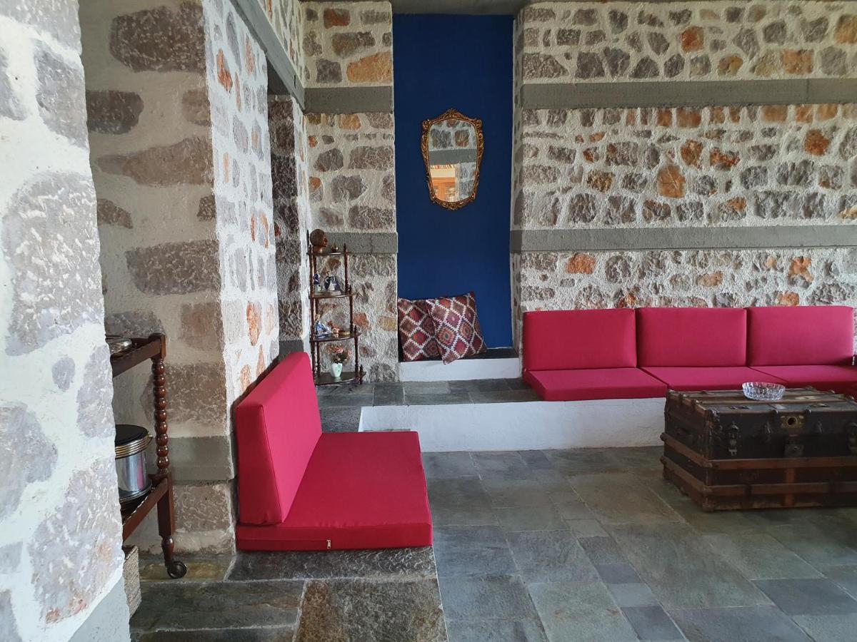 Oly & Nikiforo's house - Housity