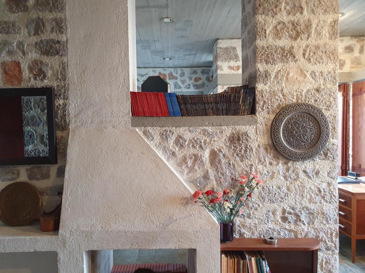 Oly & Nikiforo's house - Housity