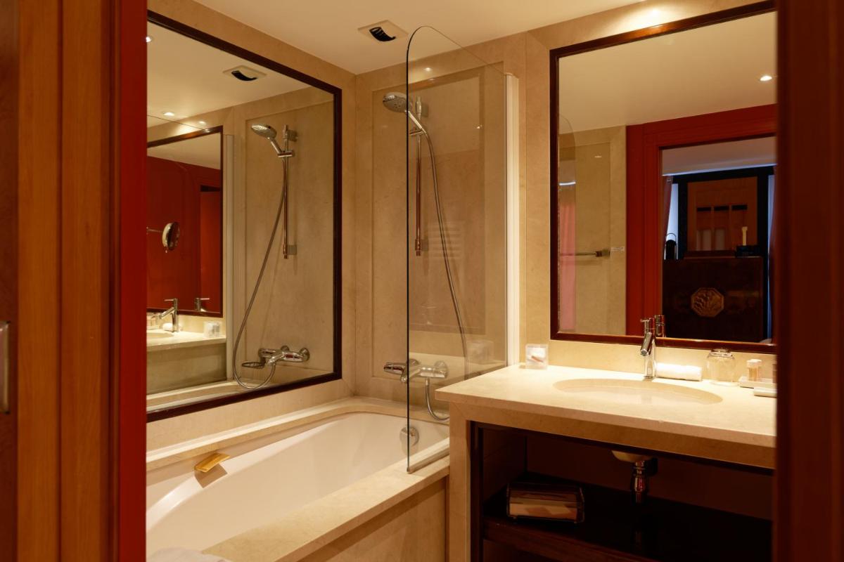 Salle de bains dans l'établissement HR Hôtel-Restaurant & Spa Marin