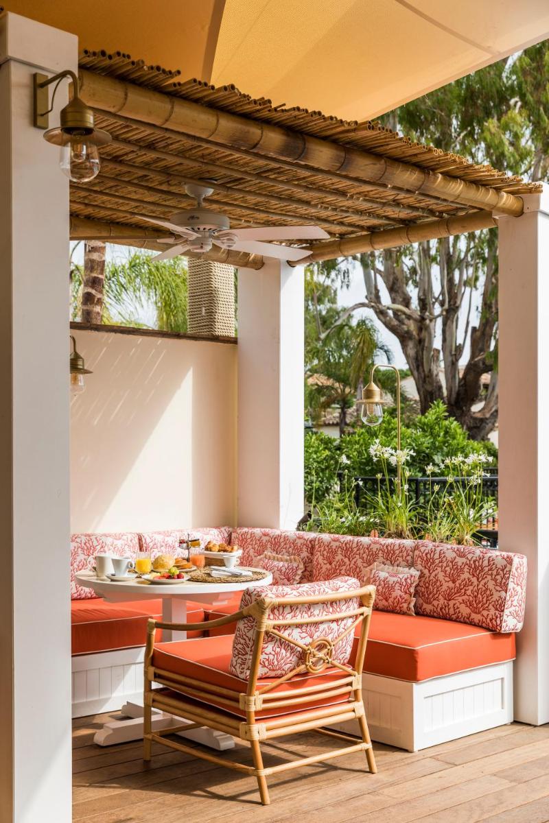 Coin salon dans l'établissement Hôtel La Tartane Saint-Tropez