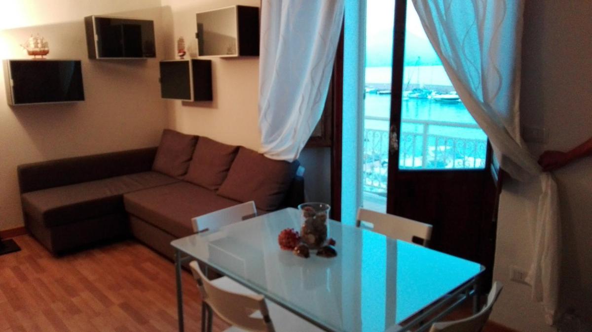 Scario Sunny Apartment in centro - Housity