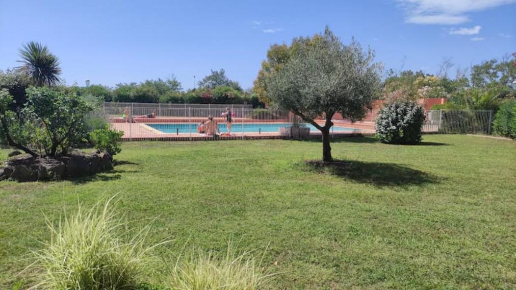 Rez de jardin 4 couchages avec piscine - Housity