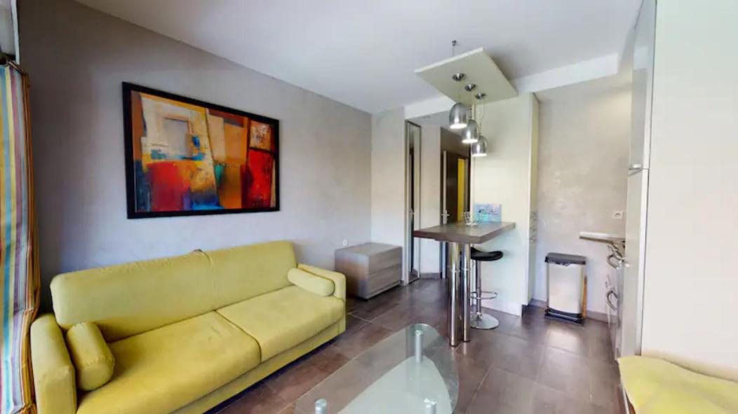 Rez de jardin 4 couchages avec piscine - Housity